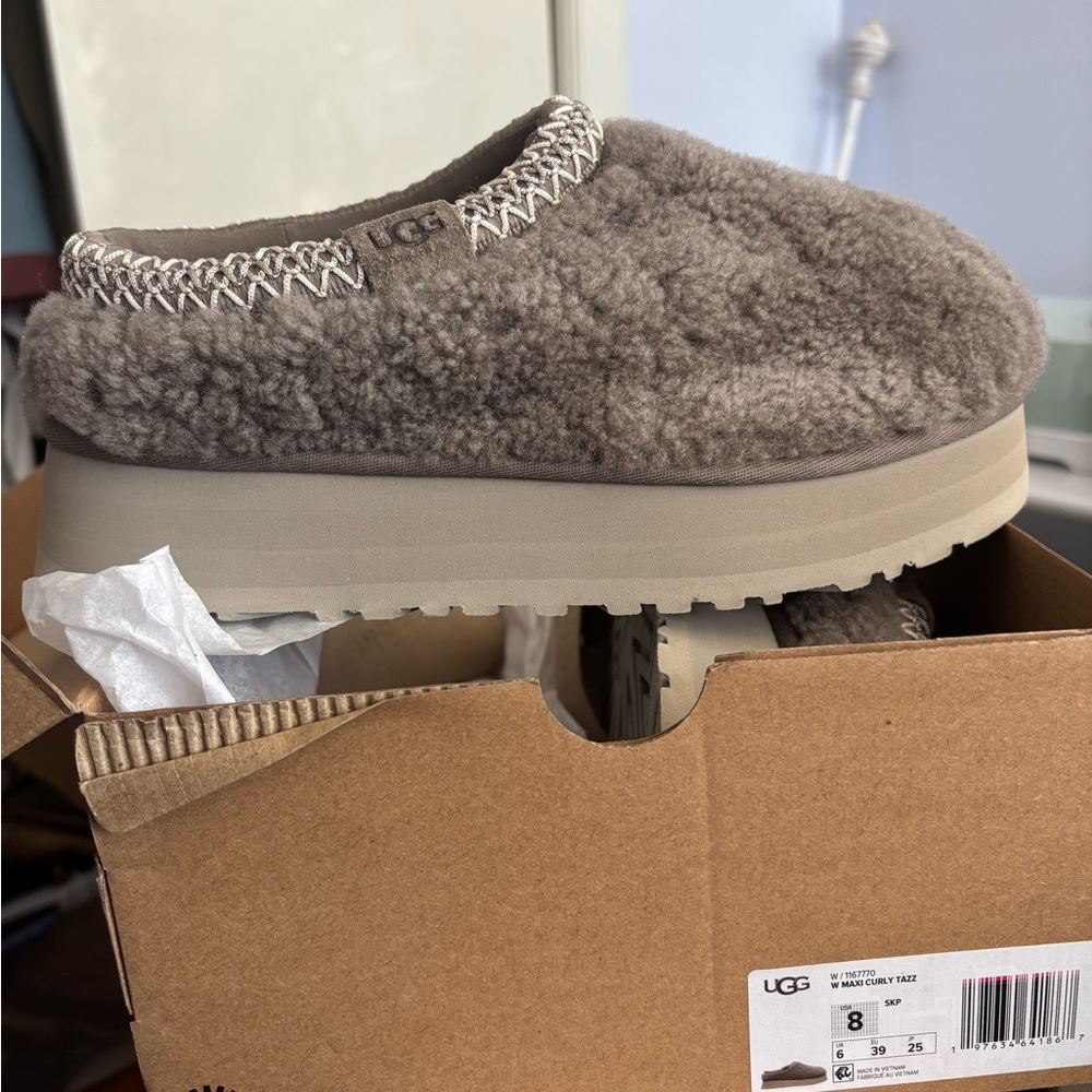 UGG Women's Slippers (Never Been Worn) - Picture 3 of 3